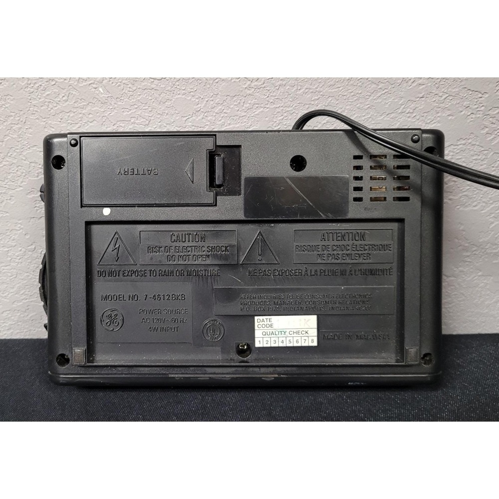 General Electric (GE) Digital Clock Radio Model 7-4612BKB Vintage 1993 (Works) - Picture 10 of 15